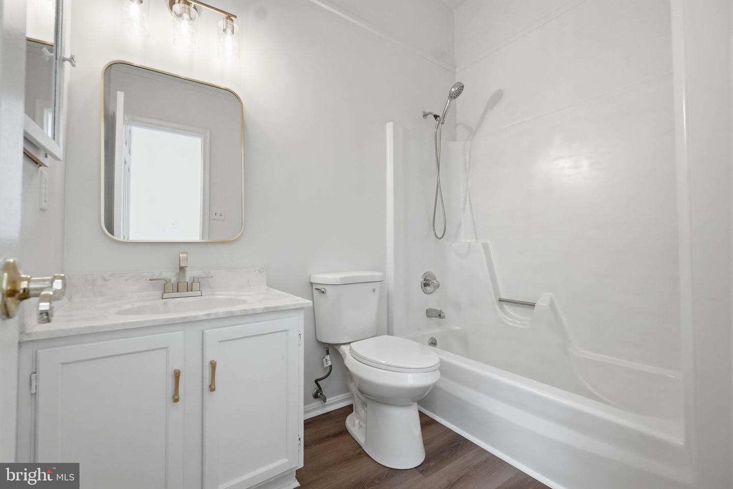 18 Victoria Sq Property Photo 27