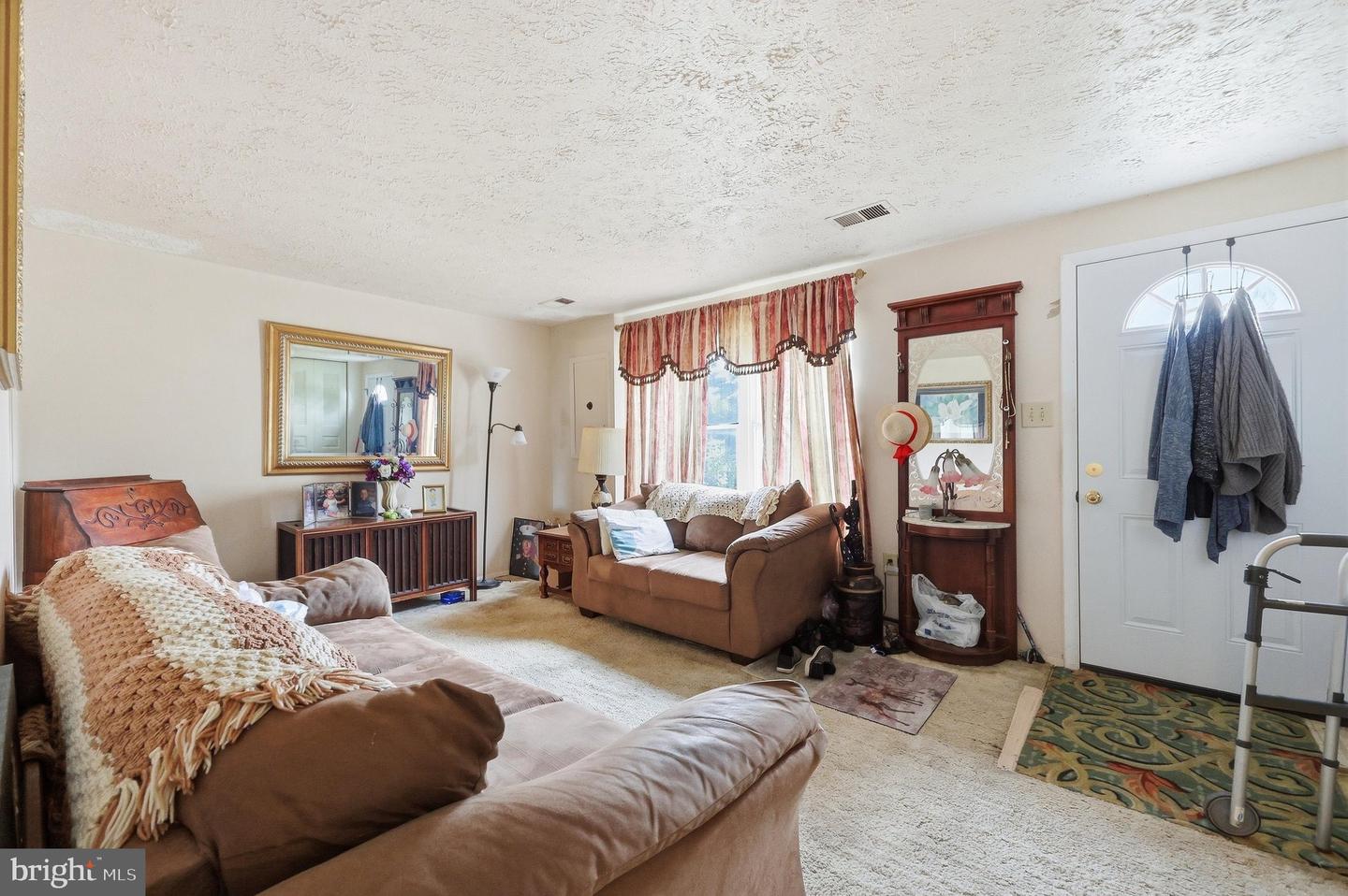 6612 Pebble Ct Property Photo 4