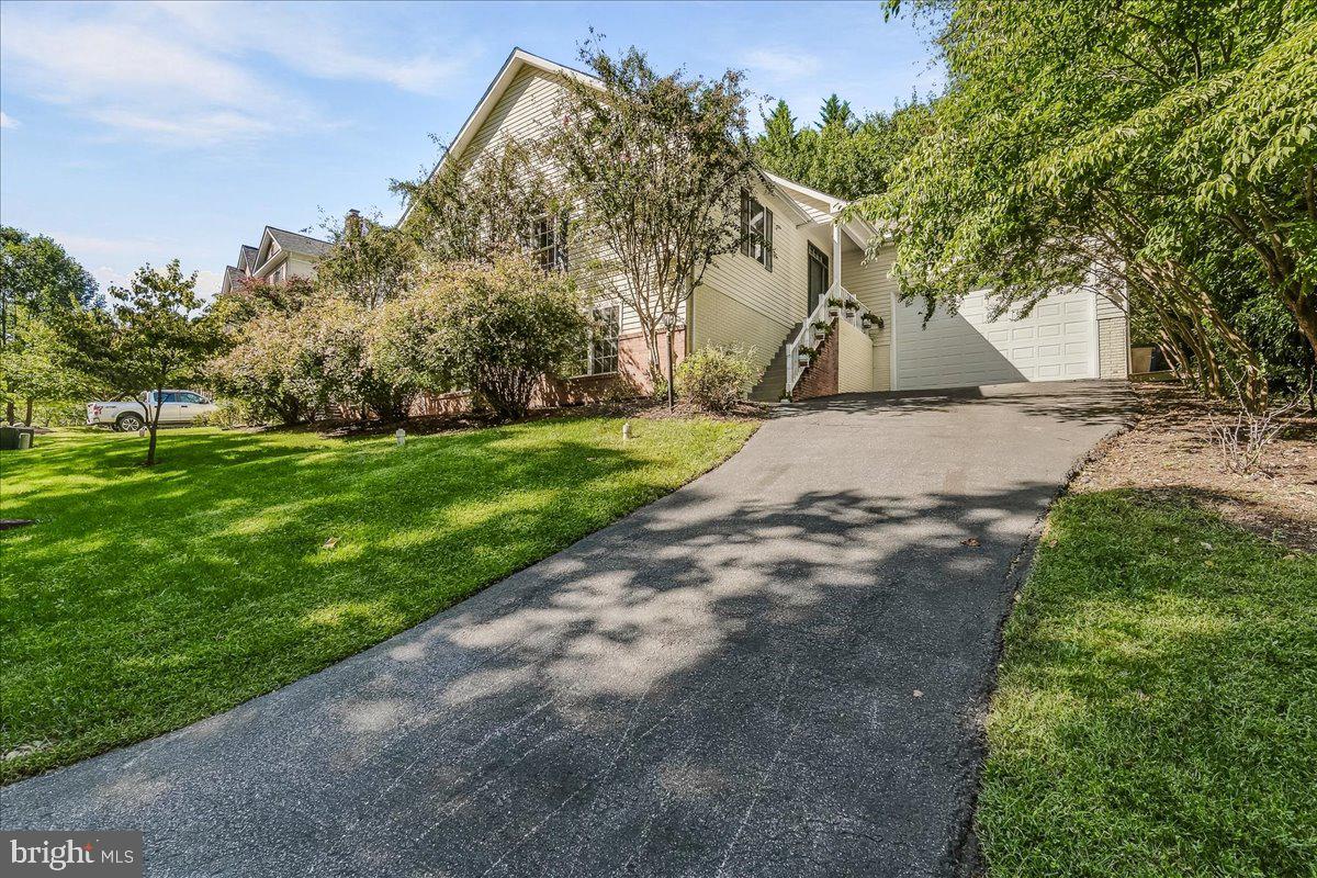9726 Woodcliff Ct Property Photo 1