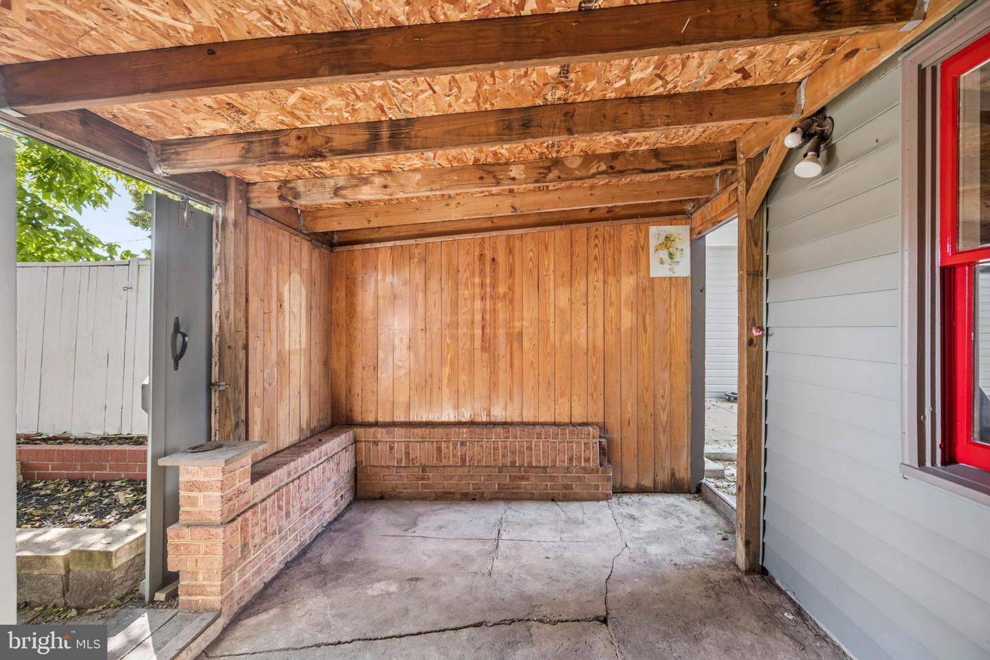 110 Water St Property Photo 27