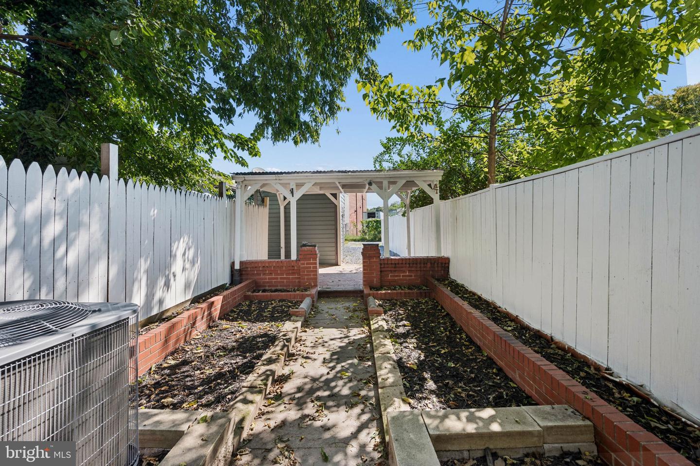 110 Water St Property Photo 28