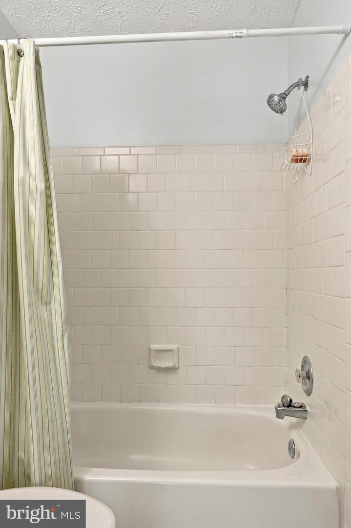 1609 Norwich Dr Property Photo 24