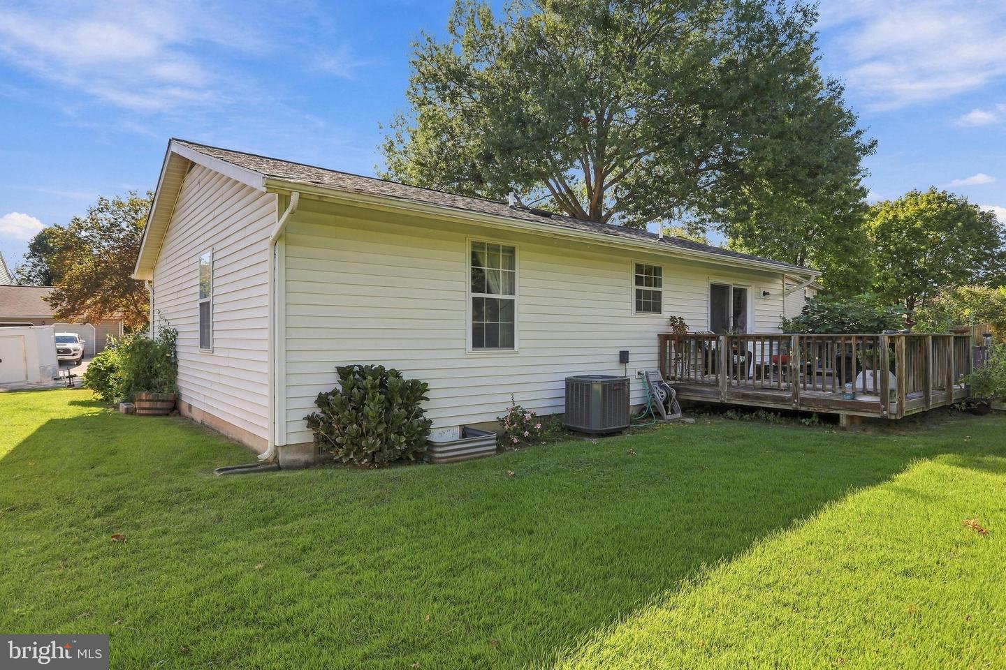 1609 Norwich Dr Property Photo 31