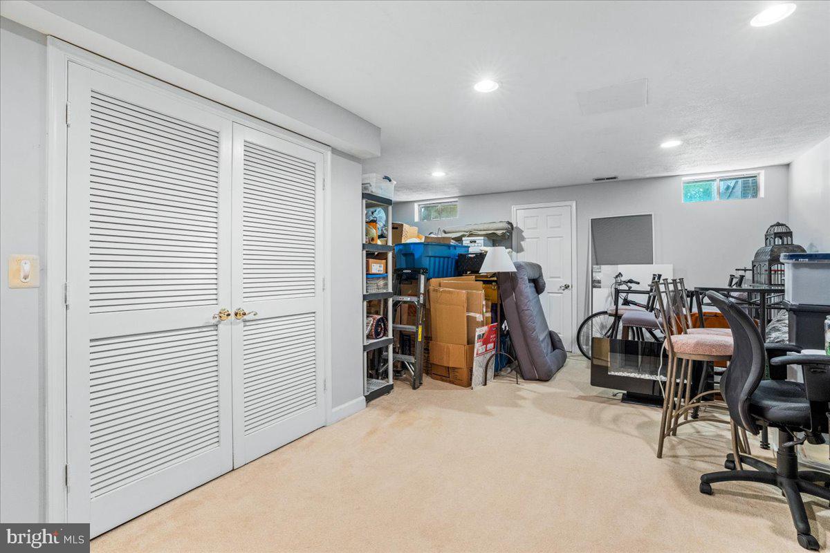 9245 Ridgefield Cir Property Photo 28