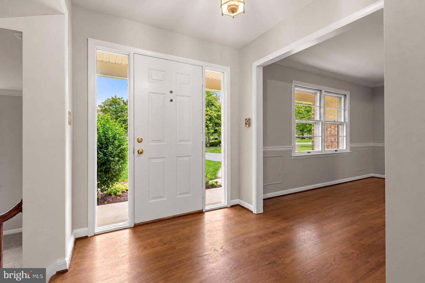 6903 Greenvale Ct Property Photo 2