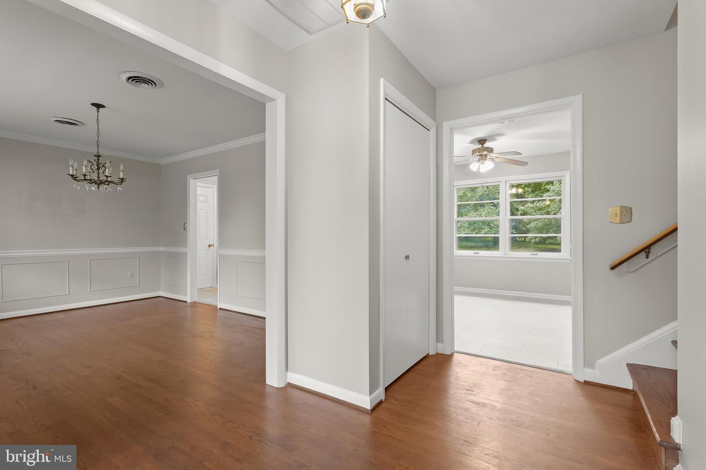 6903 Greenvale Ct Property Photo 3