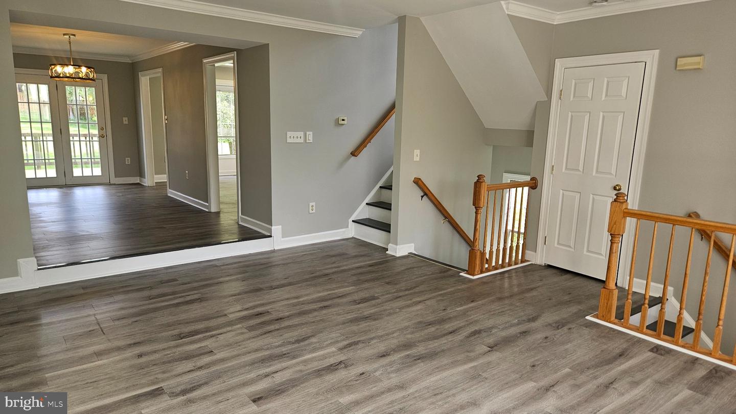 6089 Flagstone Ct Property Photo 3