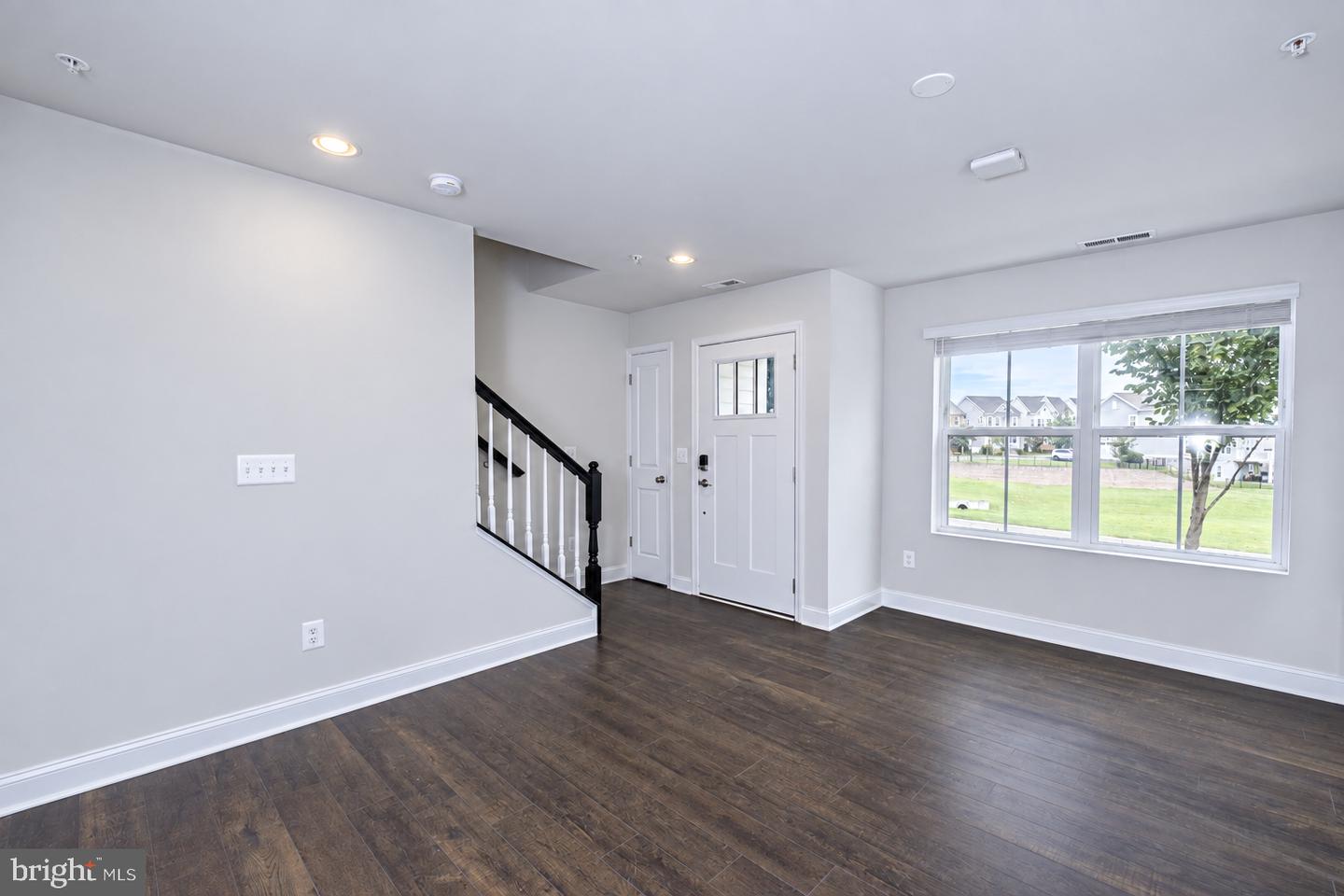 7155 Macon St Property Photo 10