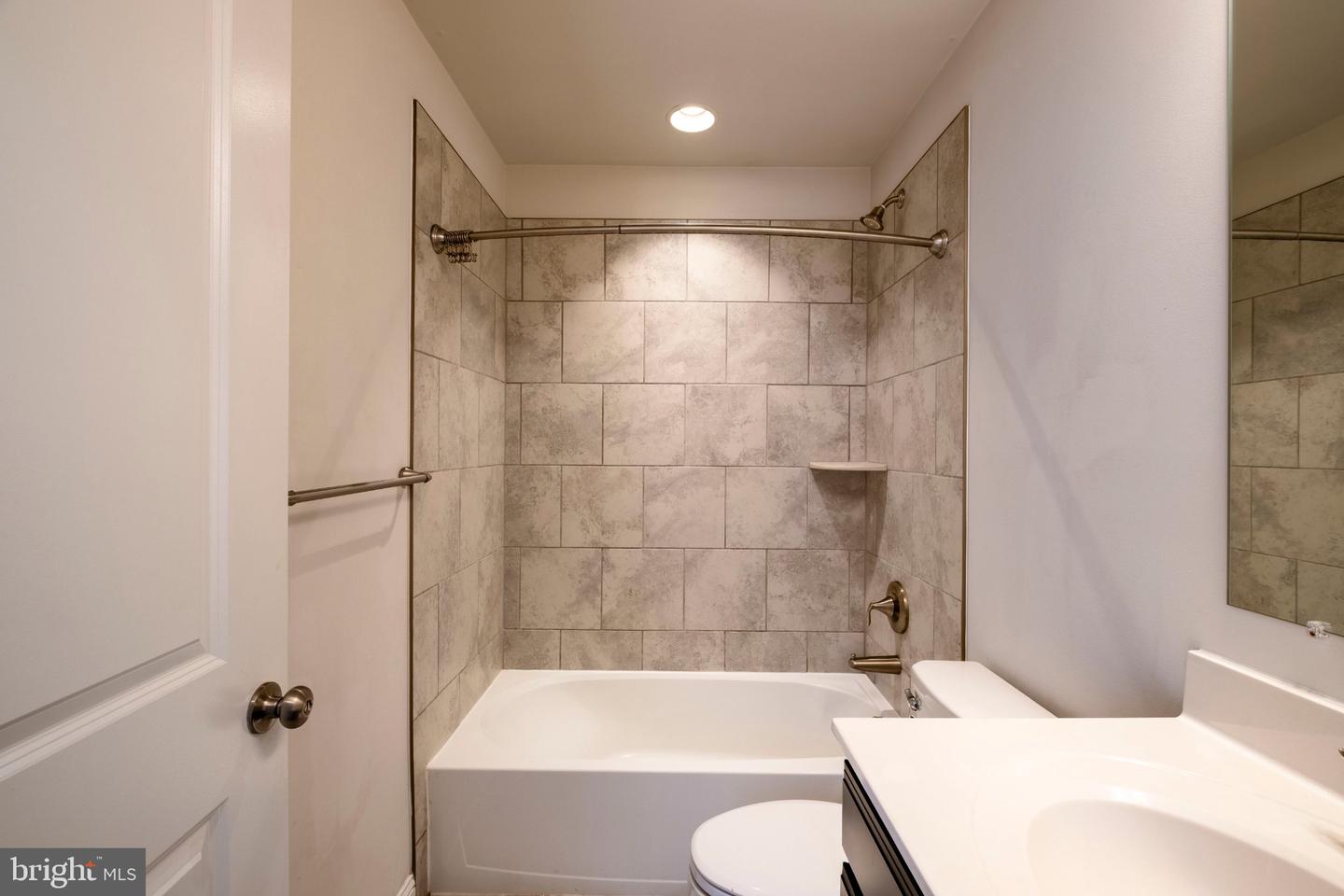 7155 Macon St Property Photo 37