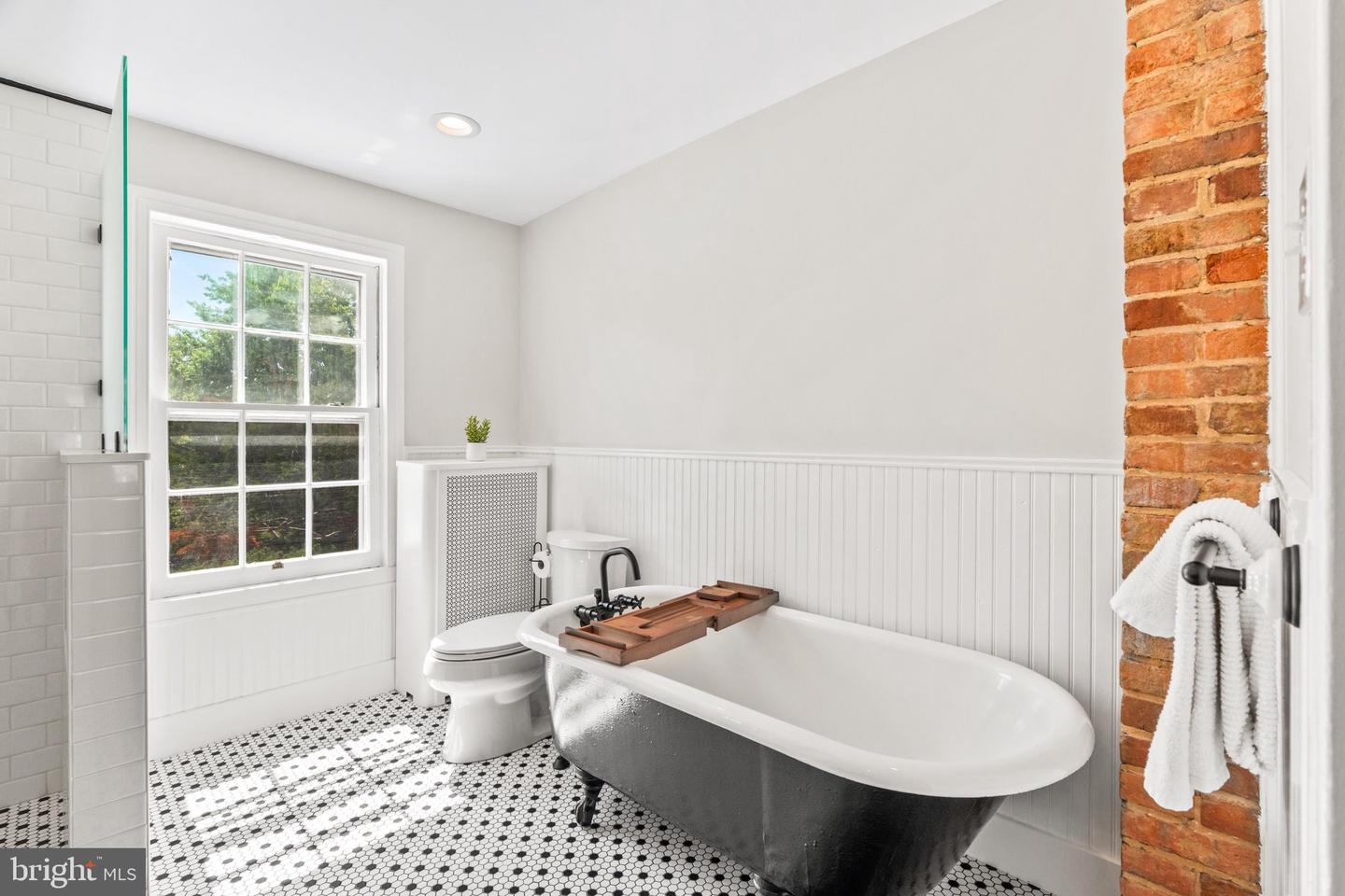 114 W Third St Property Photo 33