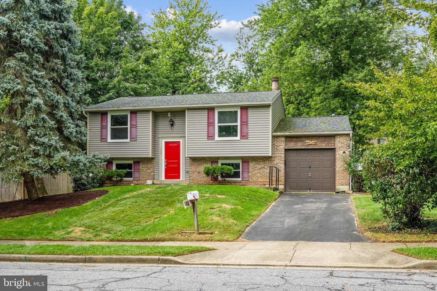 1807 Rustic Hill Ct Property Photo 1