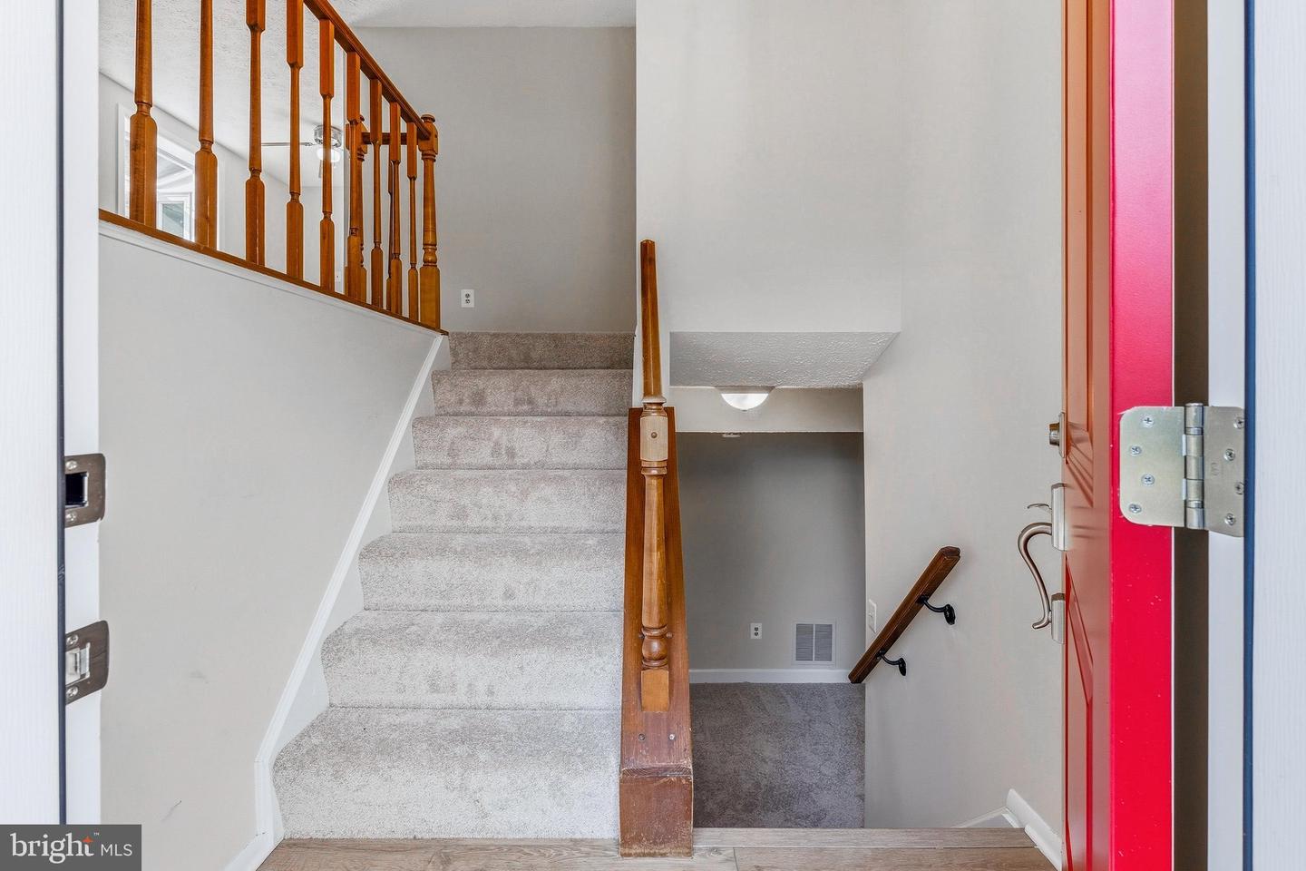 1807 Rustic Hill Ct Property Photo 2