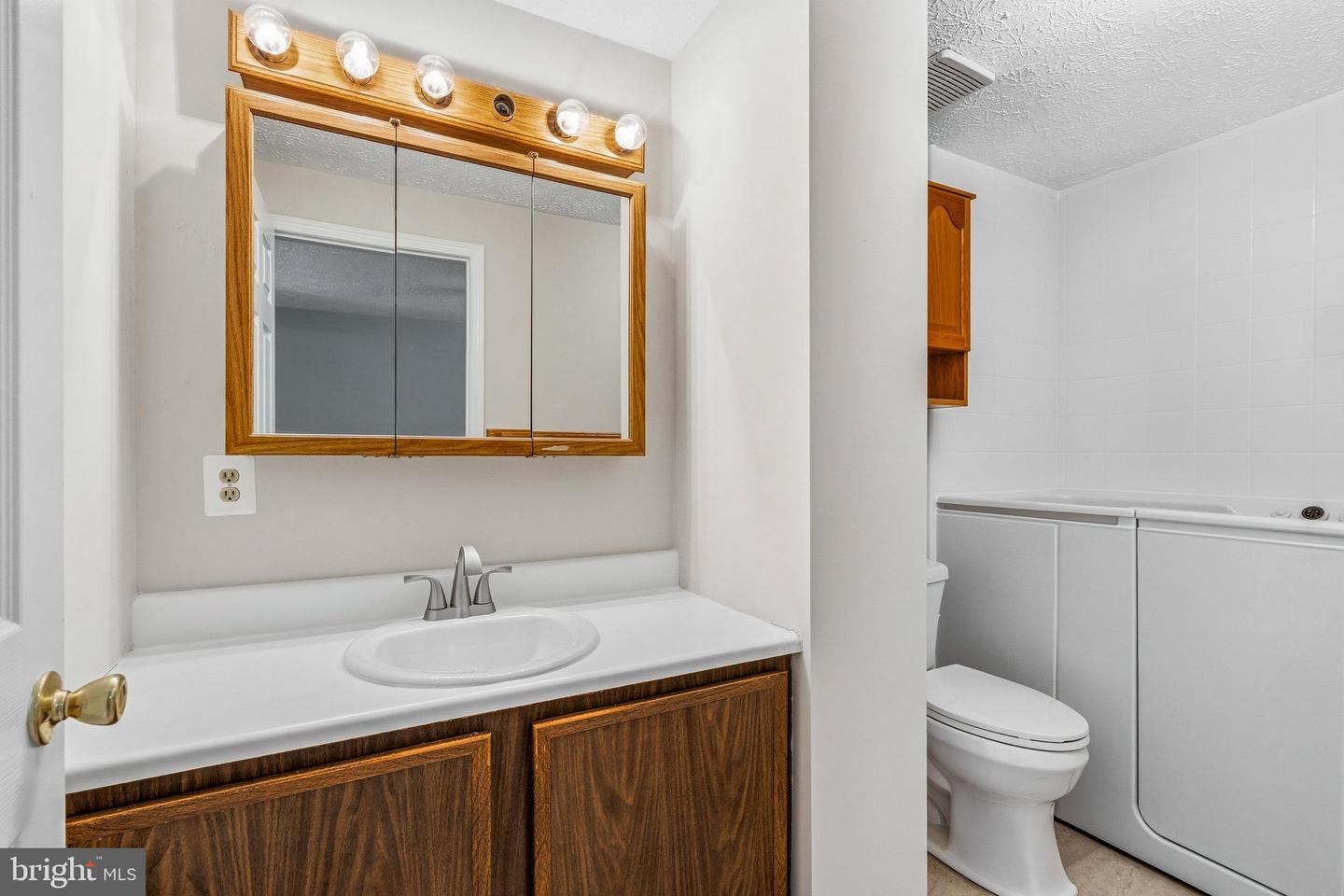 1807 Rustic Hill Ct Property Photo 18