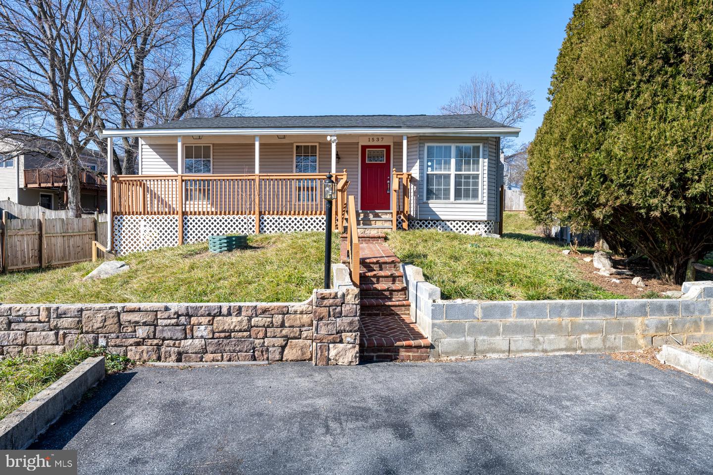 1537 Havilland Pl Property Photo 1