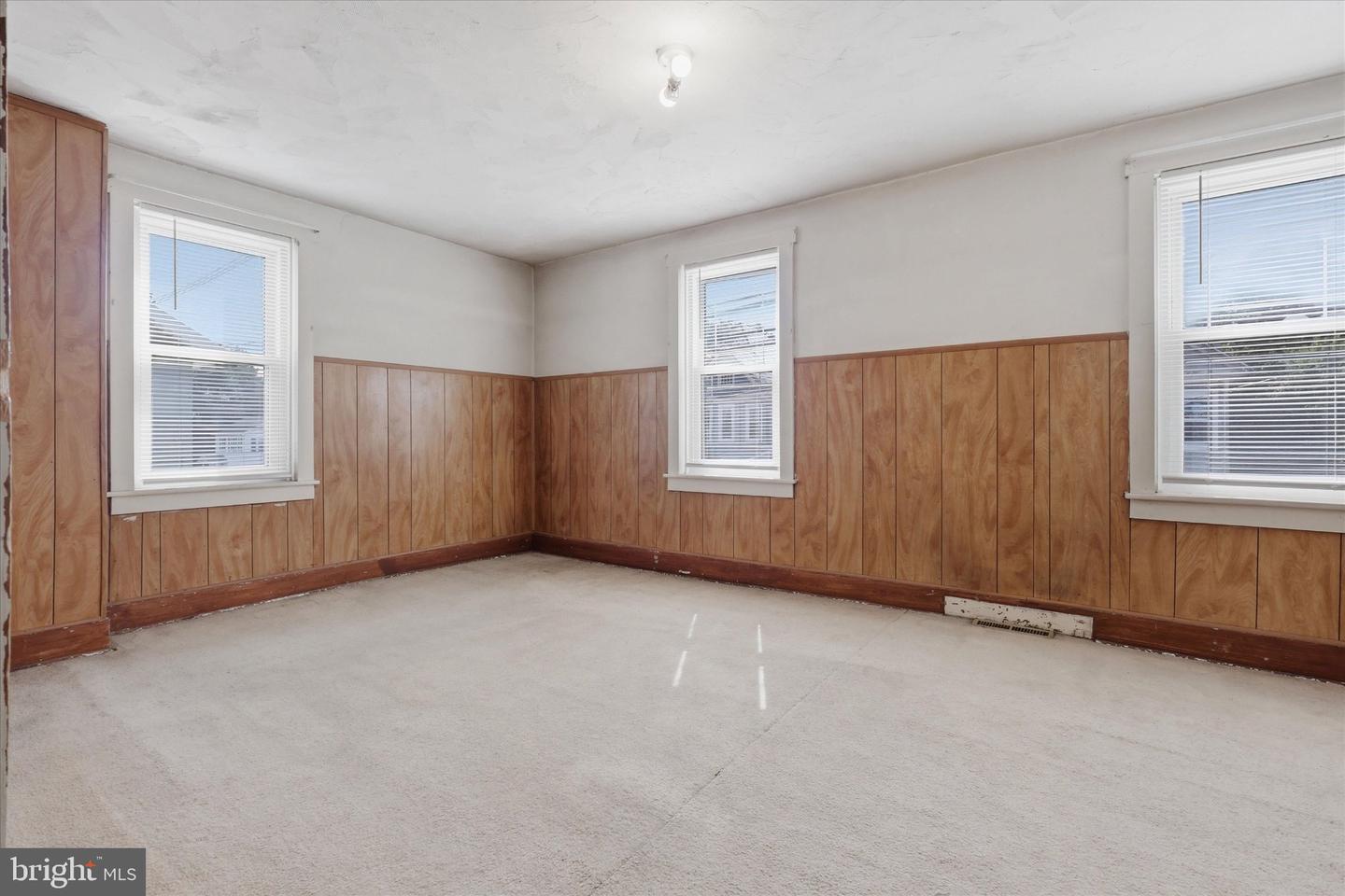 115 W Main St Property Photo 27