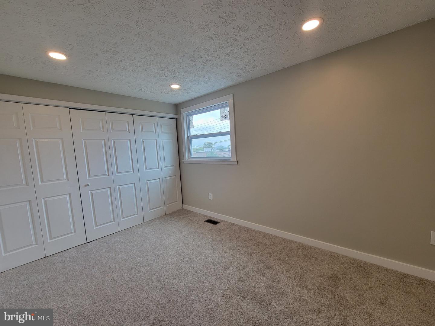 246 Canfield Ter Property Photo 6