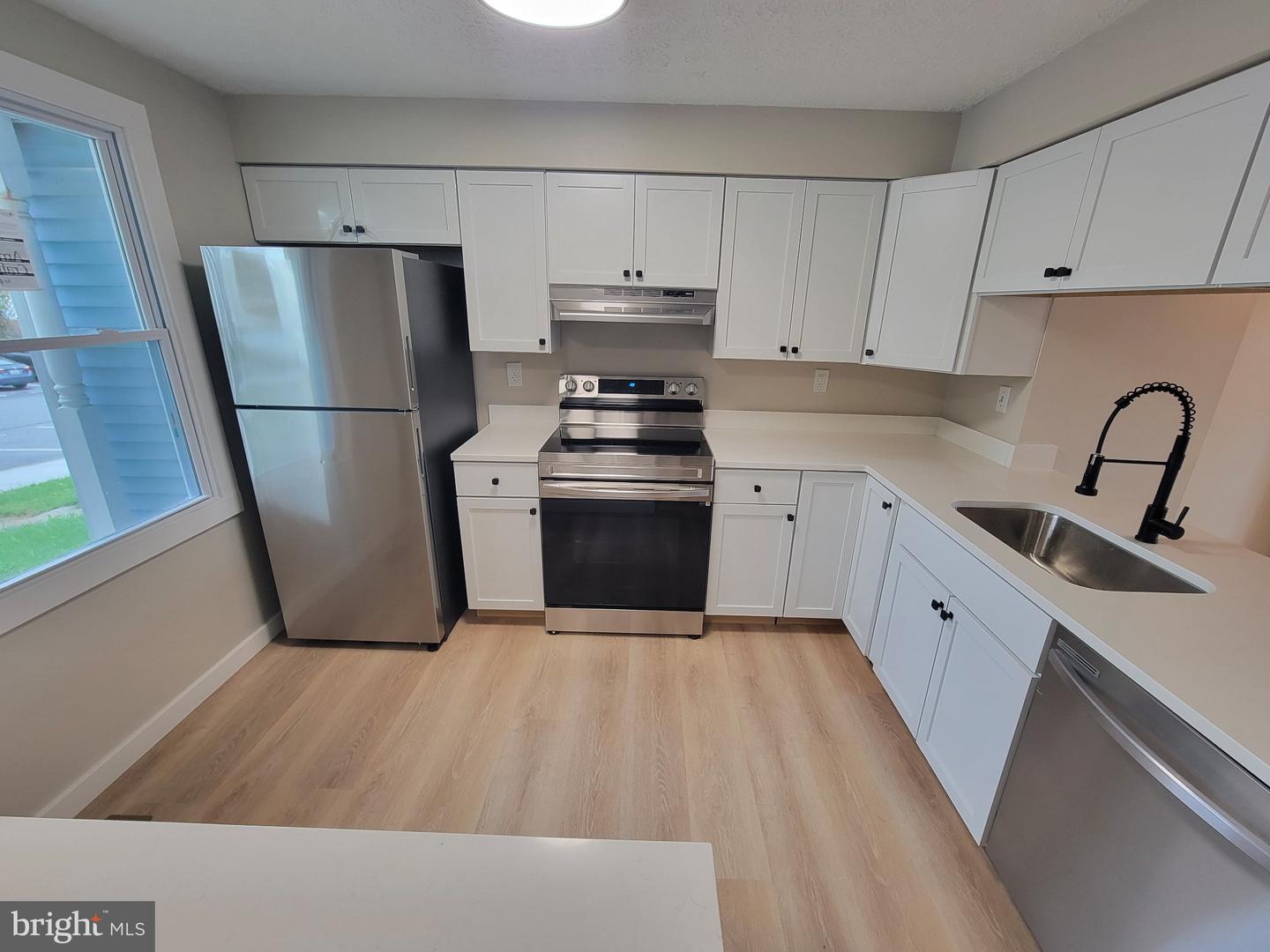 246 Canfield Ter Property Photo 14