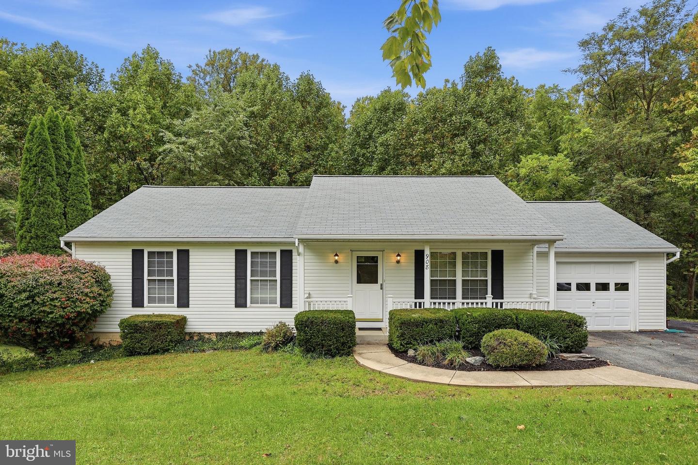 908 Winding Way Property Photo 4