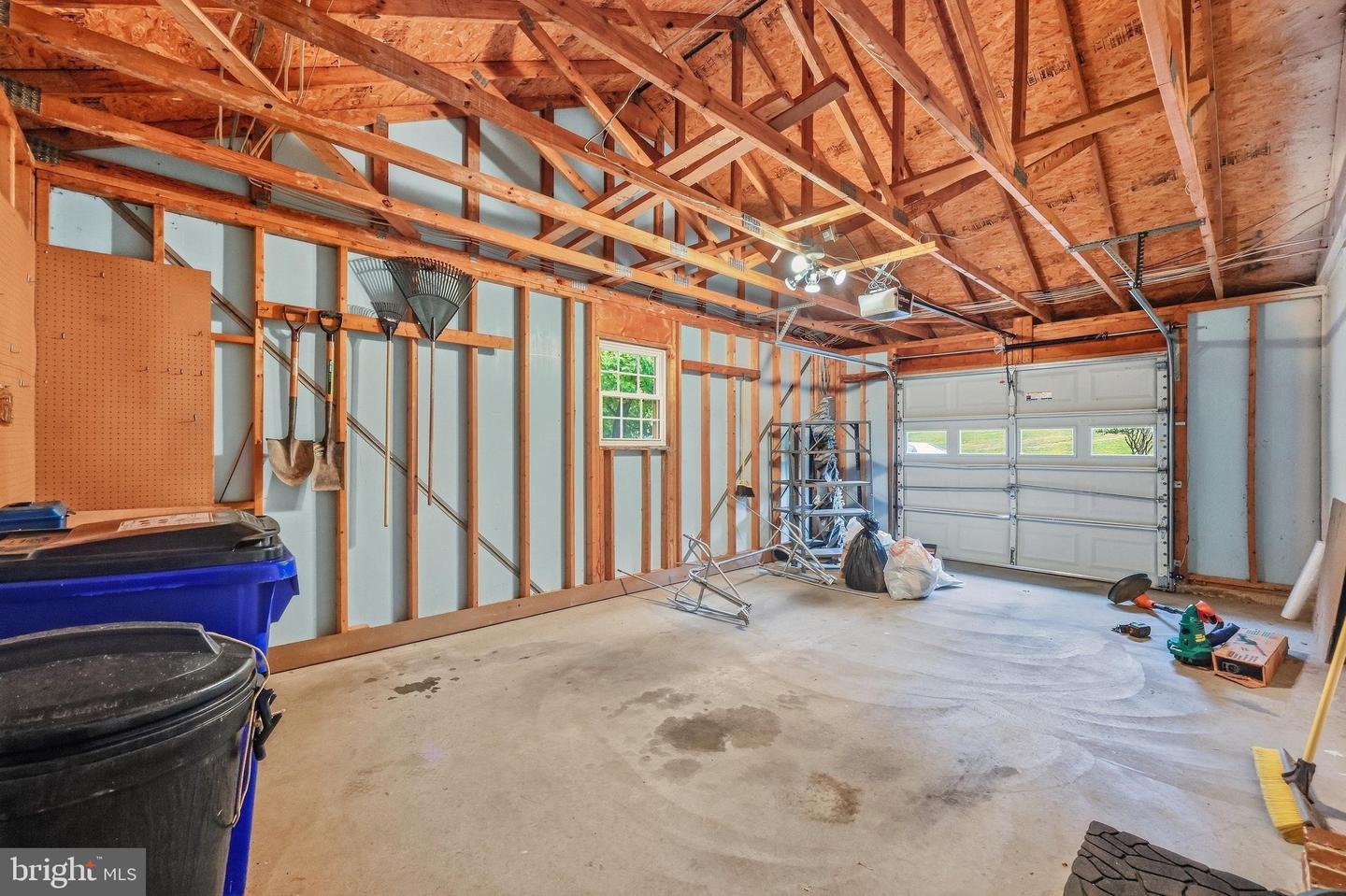 908 Winding Way Property Photo 12