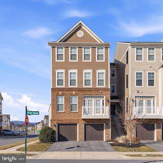 5902 FORUM SQ Property Photo 1