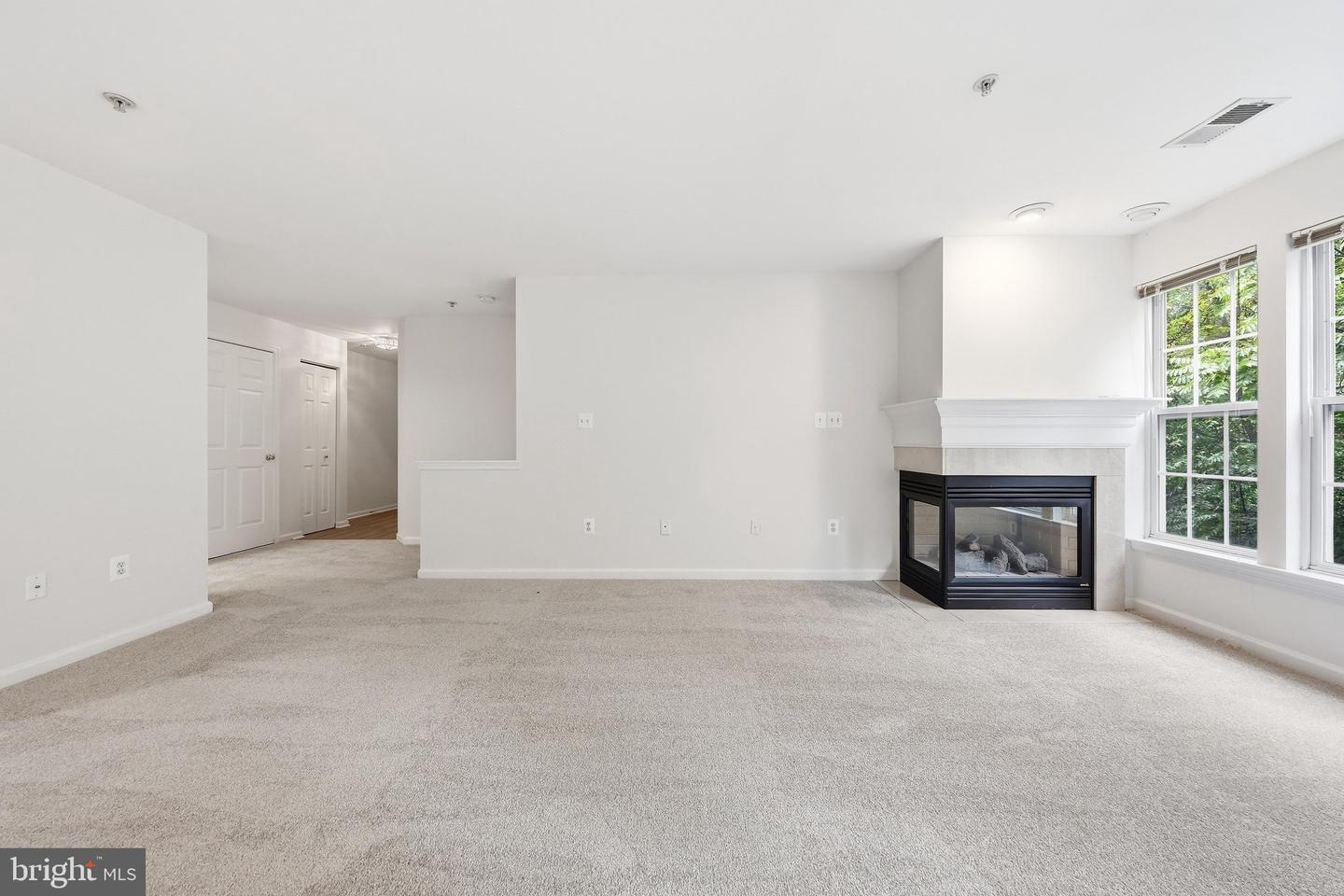 502 Bradley Ct #5g Property Photo 8