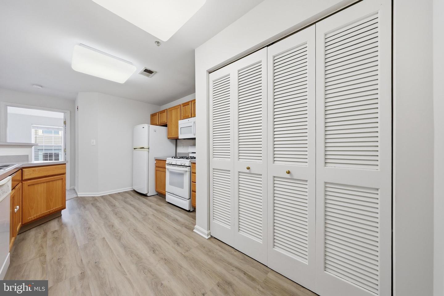 502 Bradley Ct #5g Property Photo 15