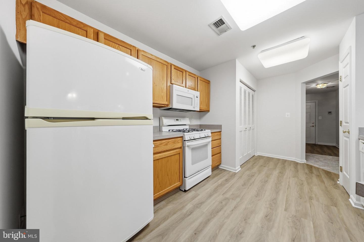 502 Bradley Ct #5g Property Photo 21