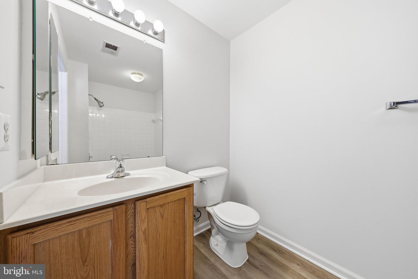502 Bradley Ct #5g Property Photo 27