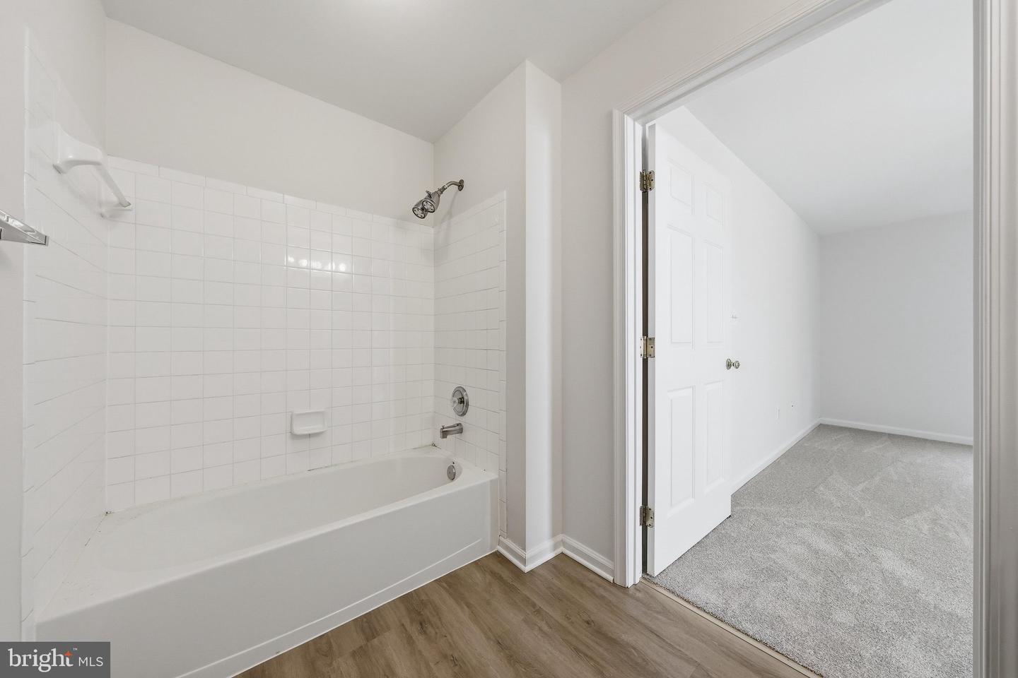 502 Bradley Ct #5g Property Photo 28