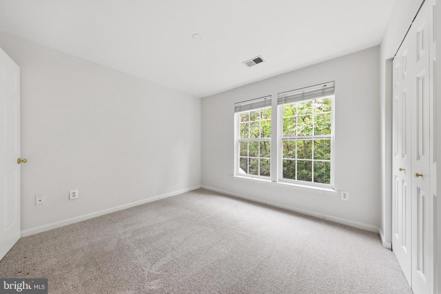 502 Bradley Ct #5g Property Photo 30