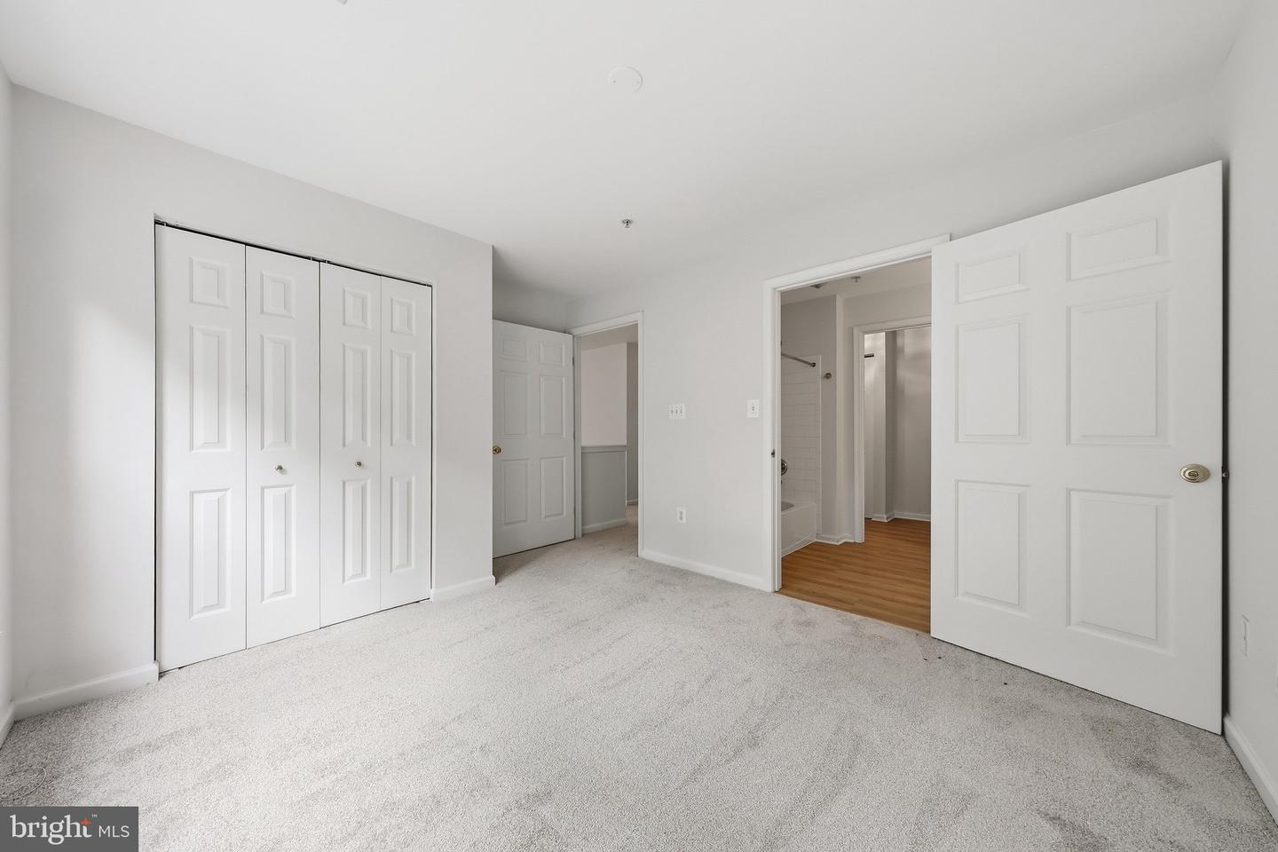 502 Bradley Ct #5g Property Photo 32