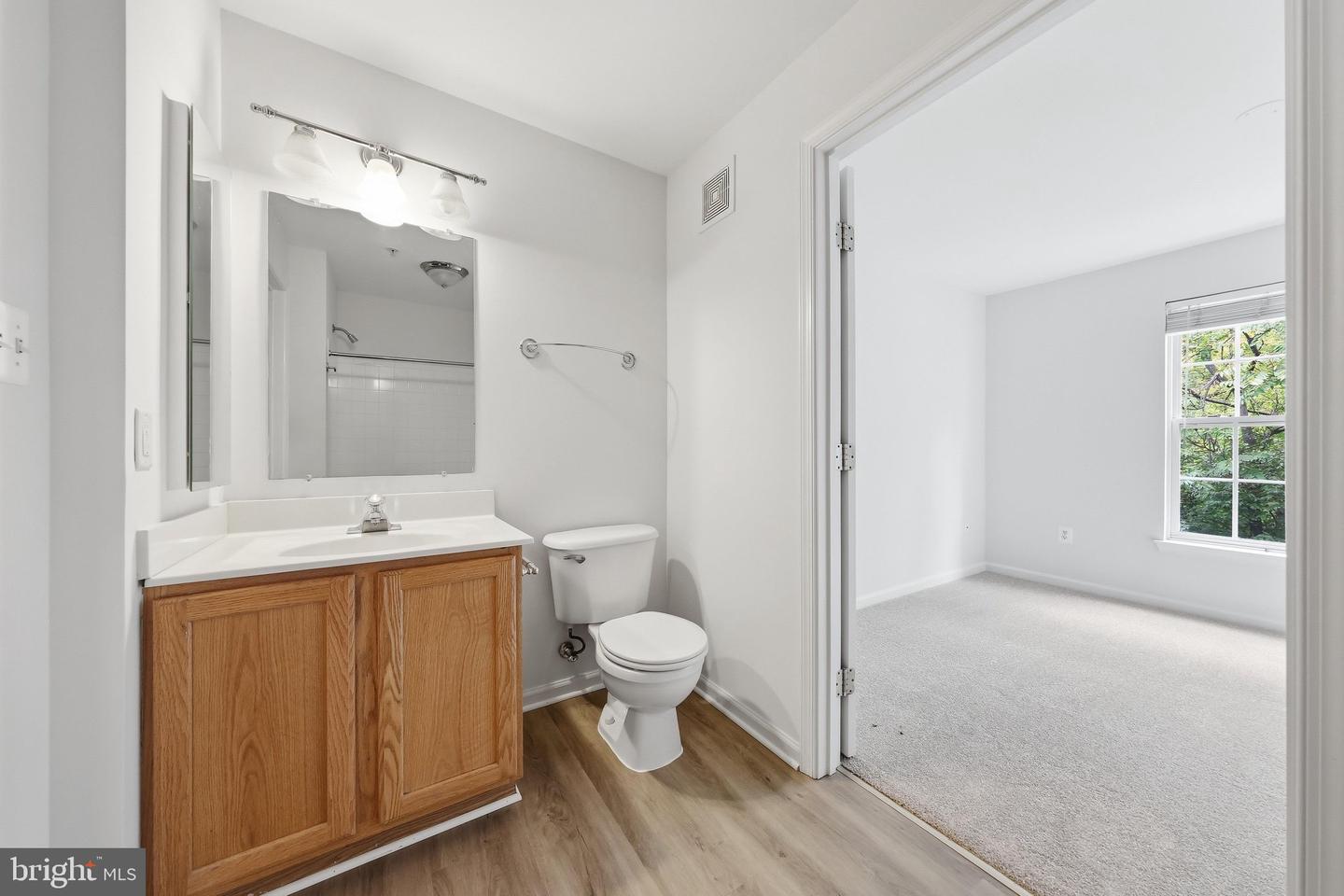 502 Bradley Ct #5g Property Photo 33