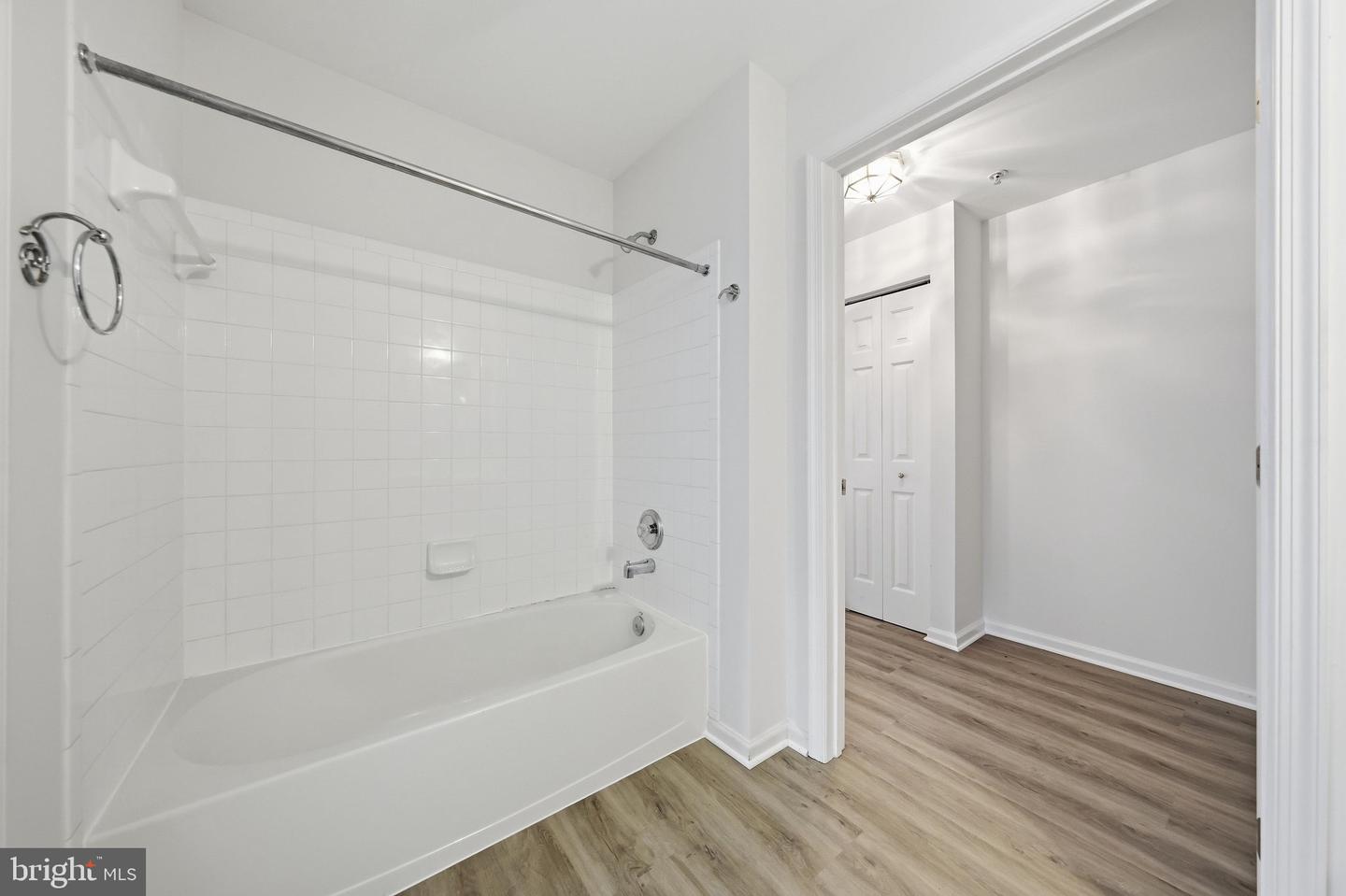 502 Bradley Ct #5g Property Photo 34