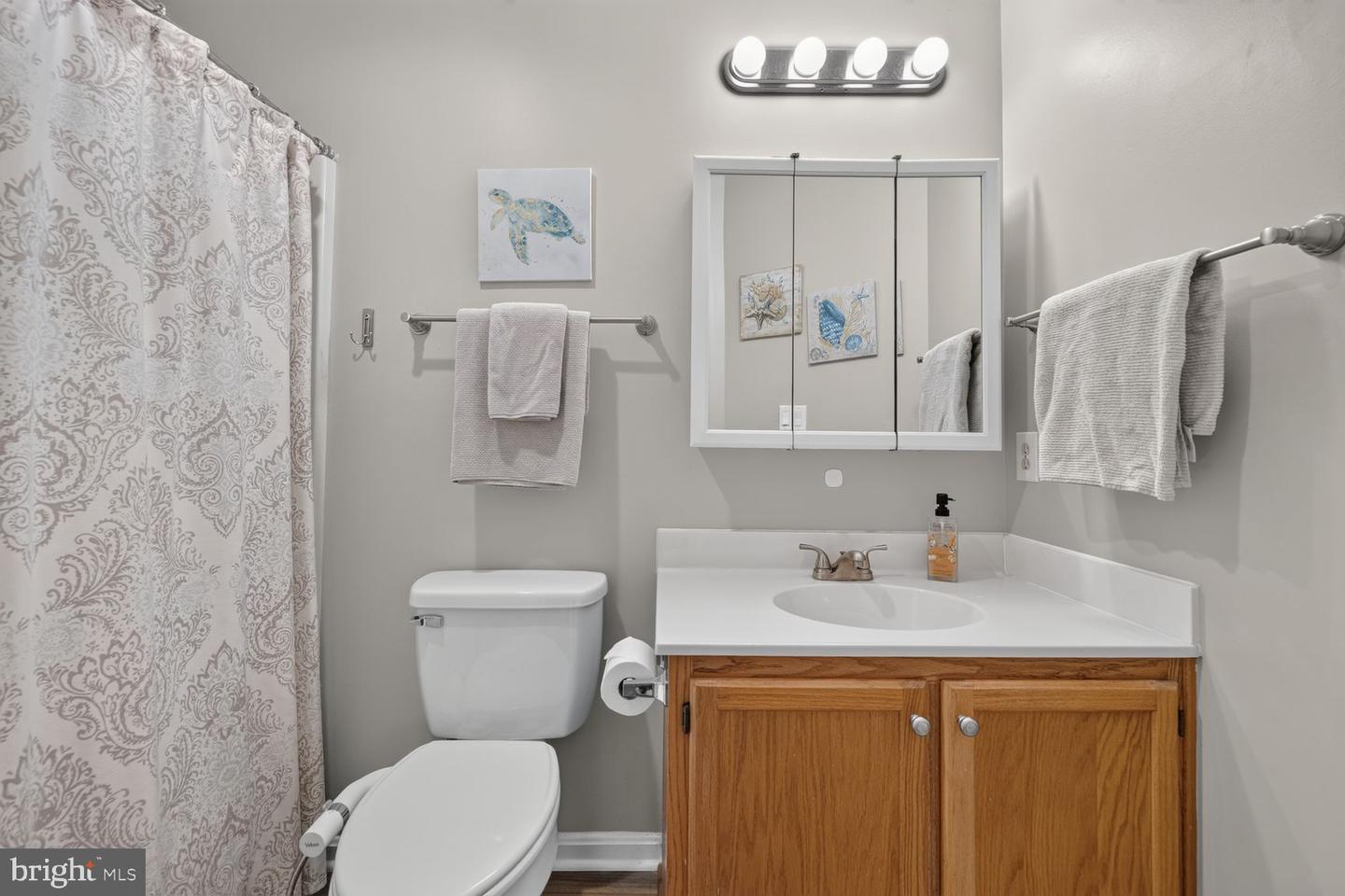 1101 Midvale Ave Property Photo 16