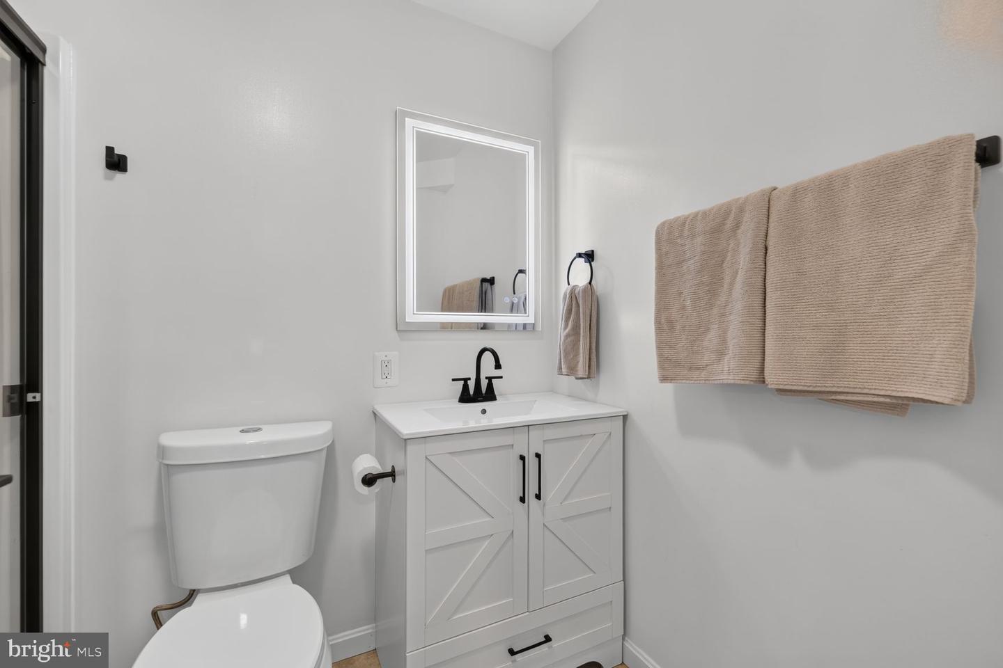 1101 Midvale Ave Property Photo 19
