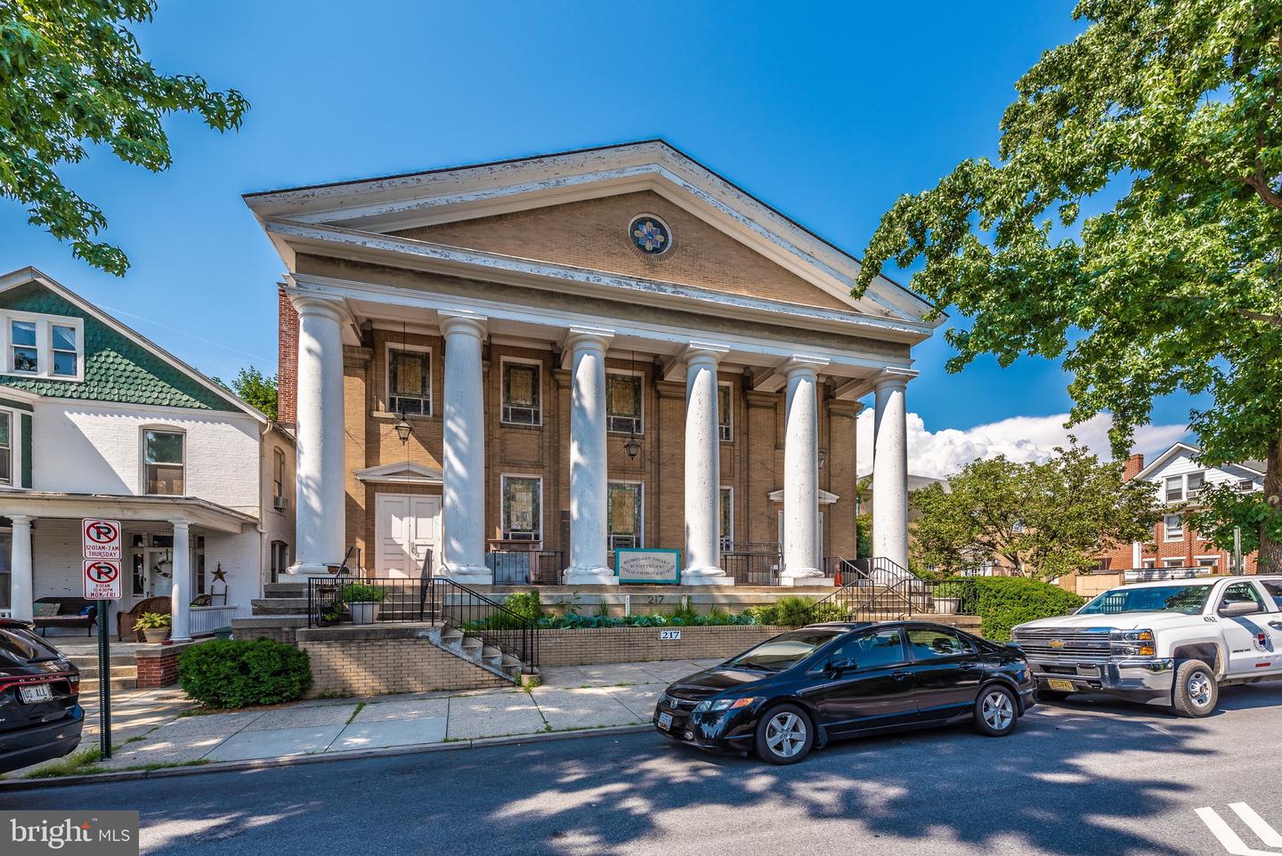211 DILL AVE