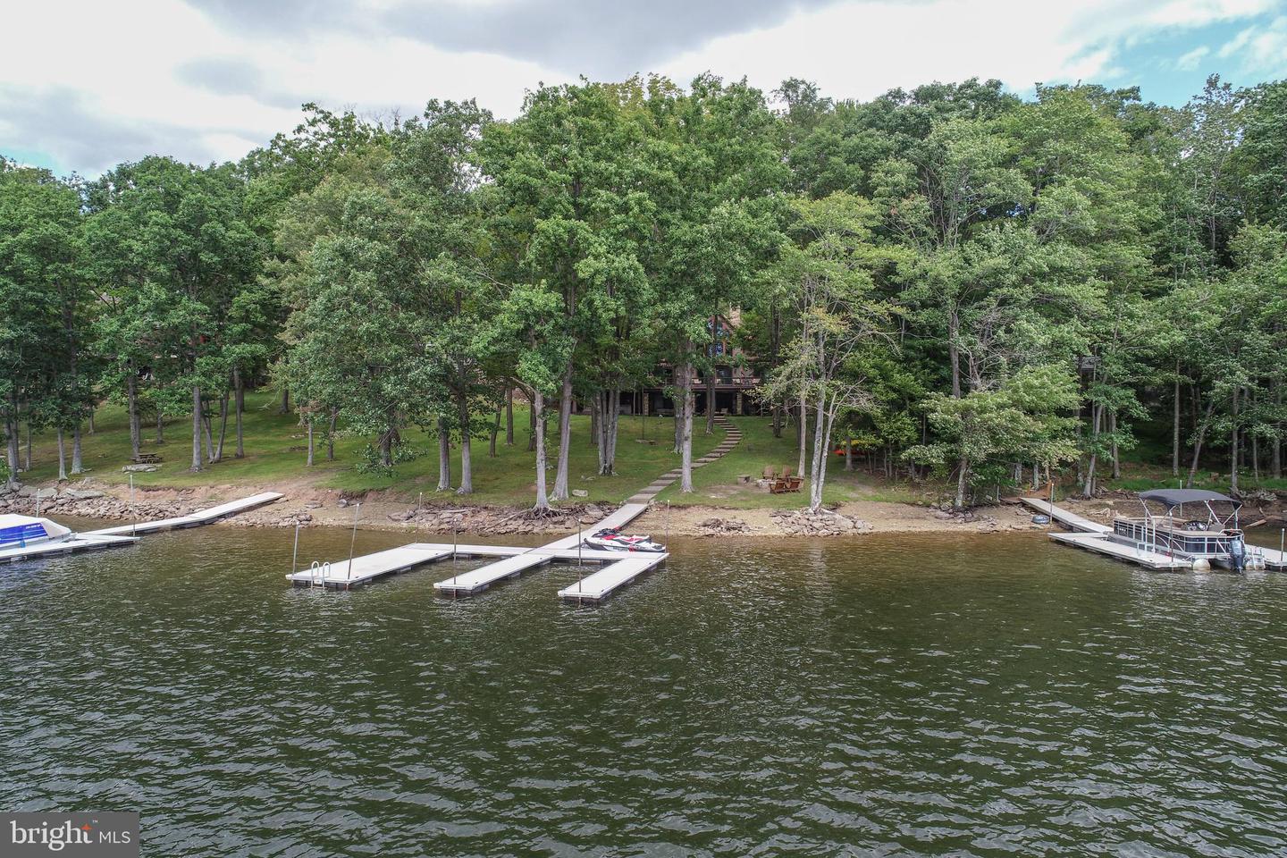 1931 Lake Shore Dr Property Photo 5