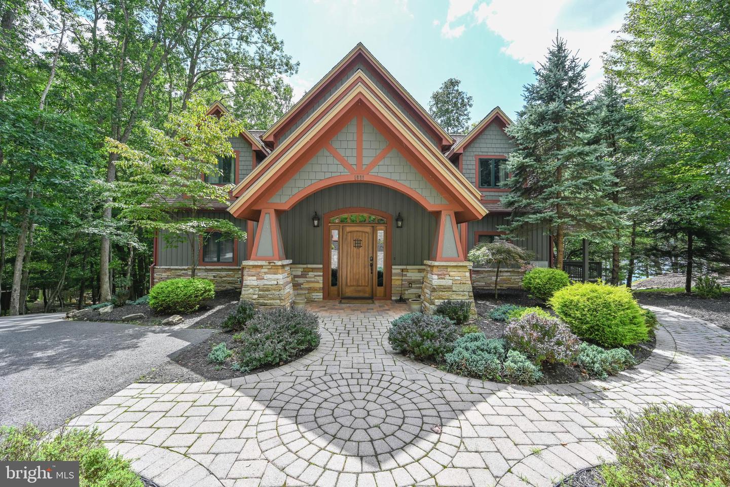 1931 Lake Shore Dr Property Photo 6