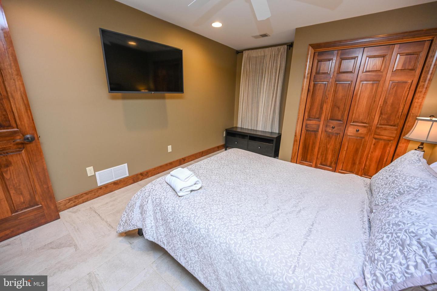 1931 Lake Shore Dr Property Photo 82