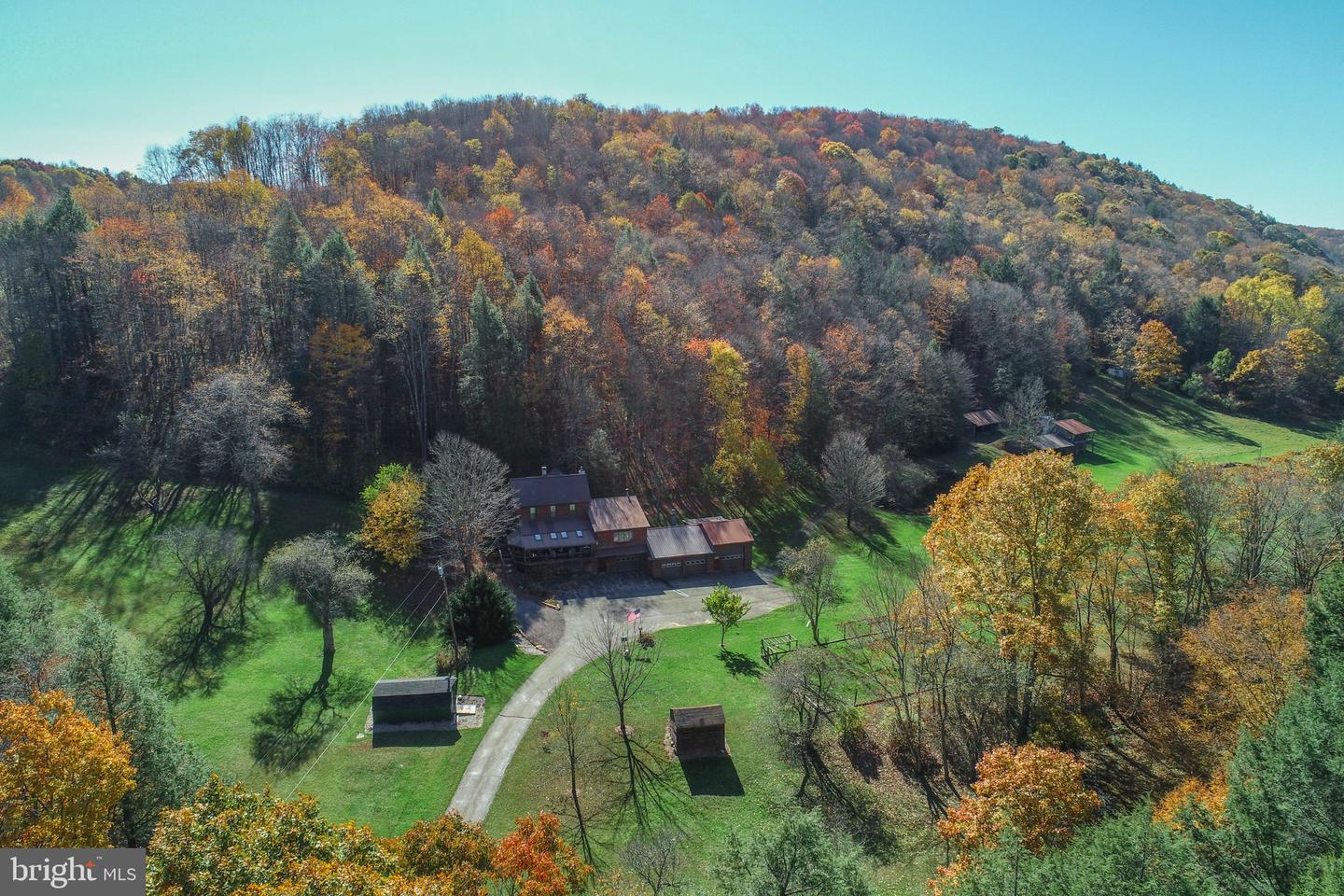 2527 Pigs Ear Rd Property Photo 2