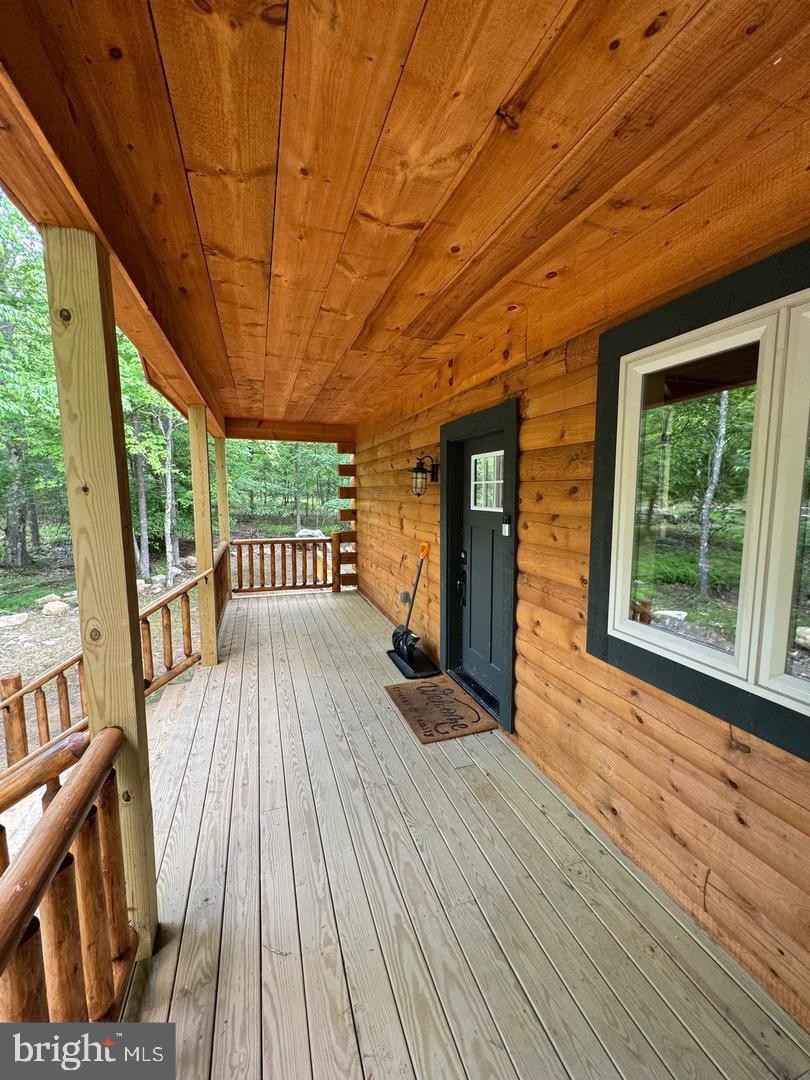 550 Fern Loop Property Photo 2