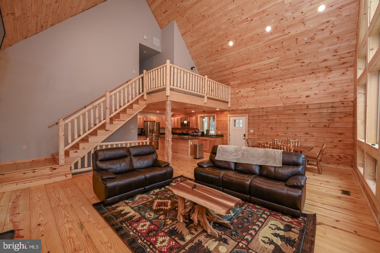 550 Fern Loop Property Photo 3