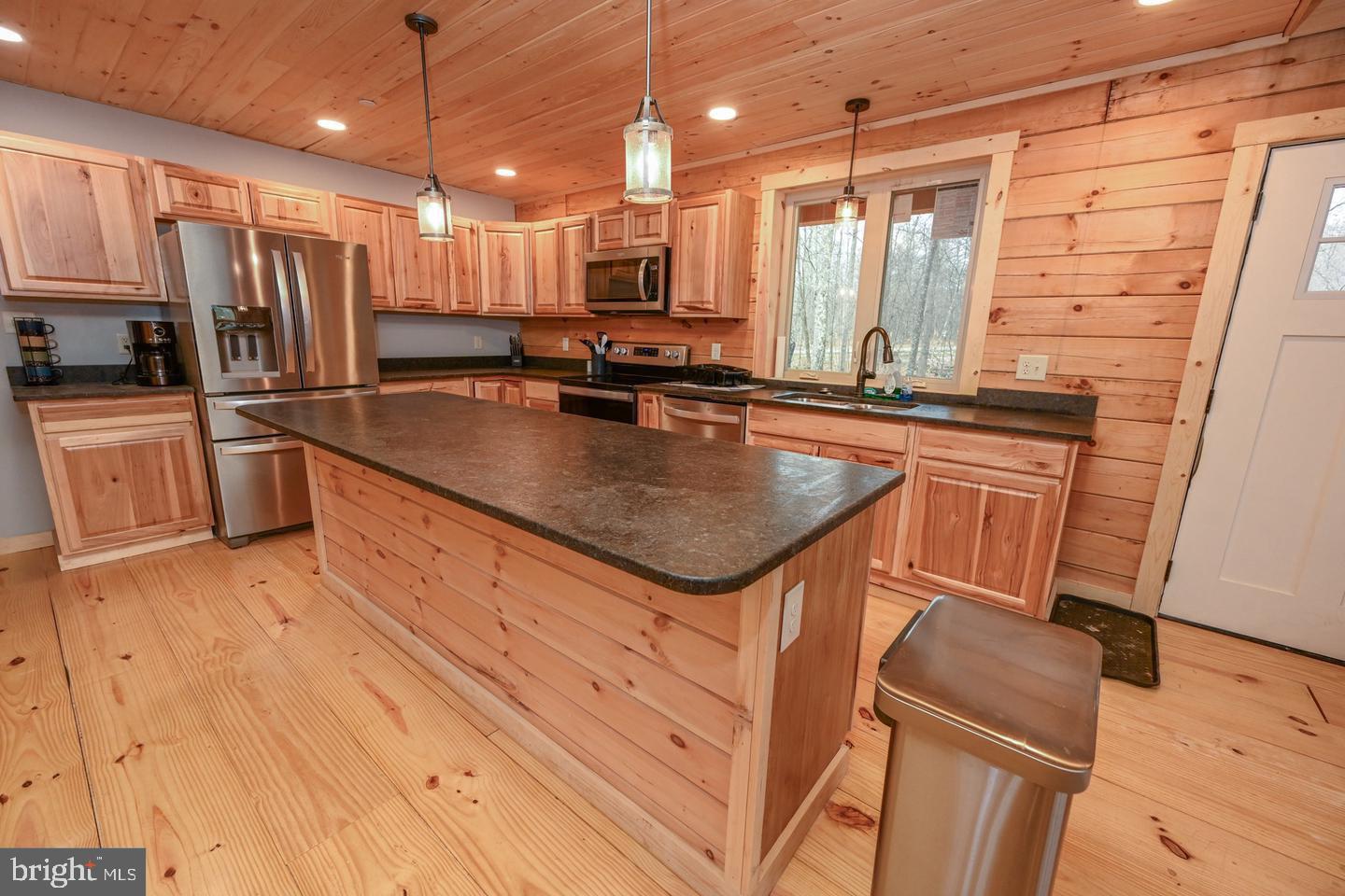 550 Fern Loop Property Photo 4