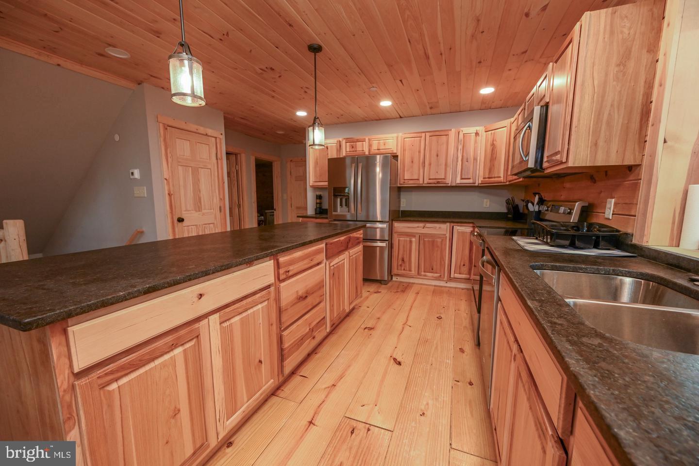 550 Fern Loop Property Photo 5