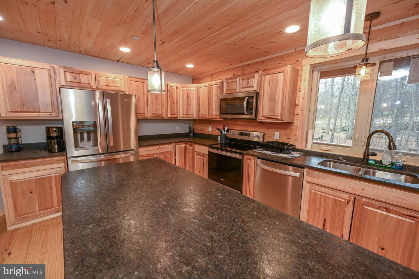 550 Fern Loop Property Photo 6