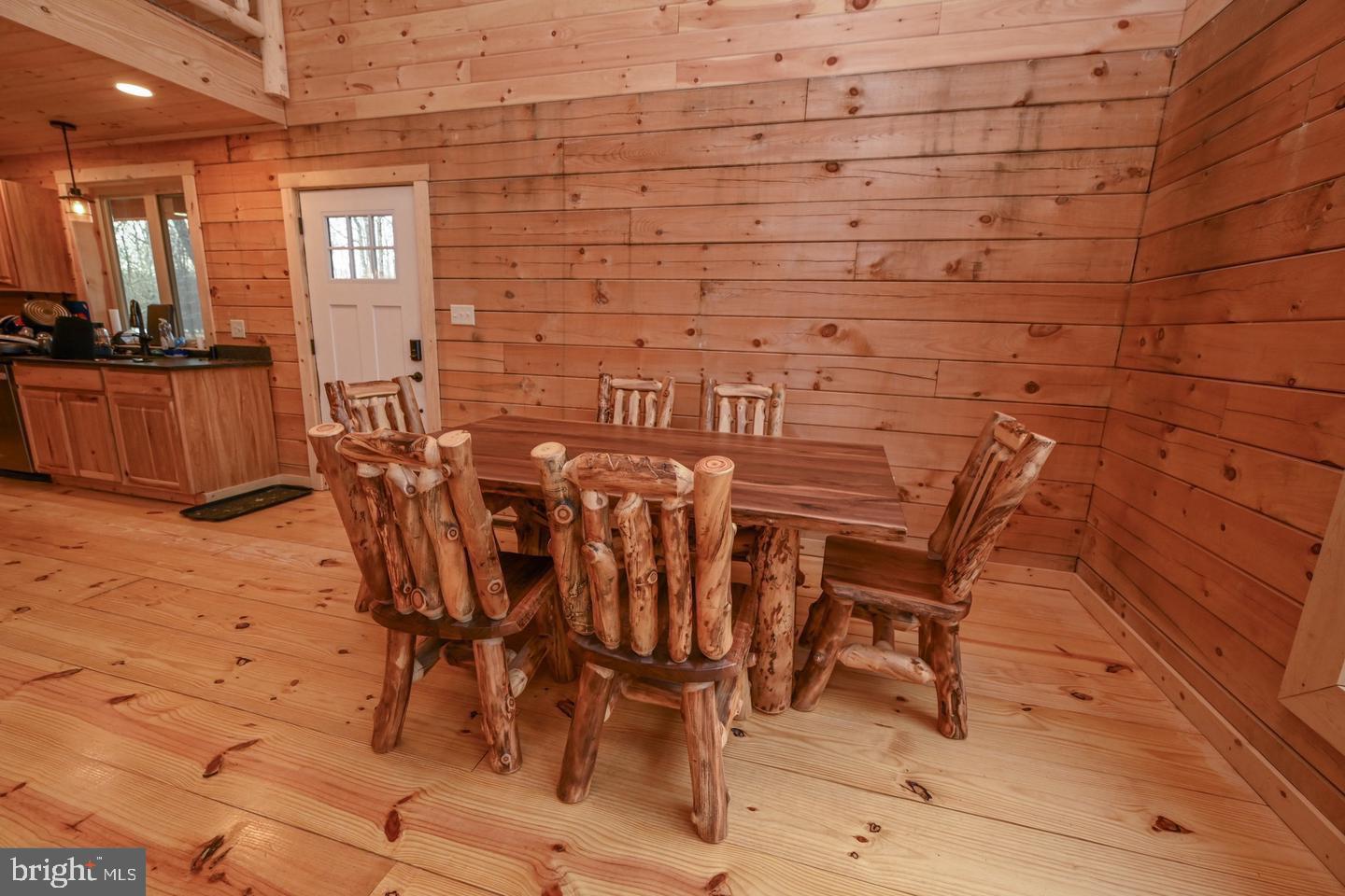 550 Fern Loop Property Photo 7