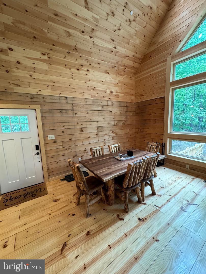 550 Fern Loop Property Photo 9