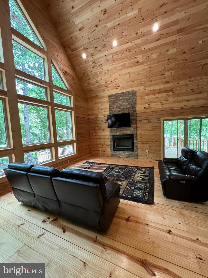 550 Fern Loop Property Photo 12