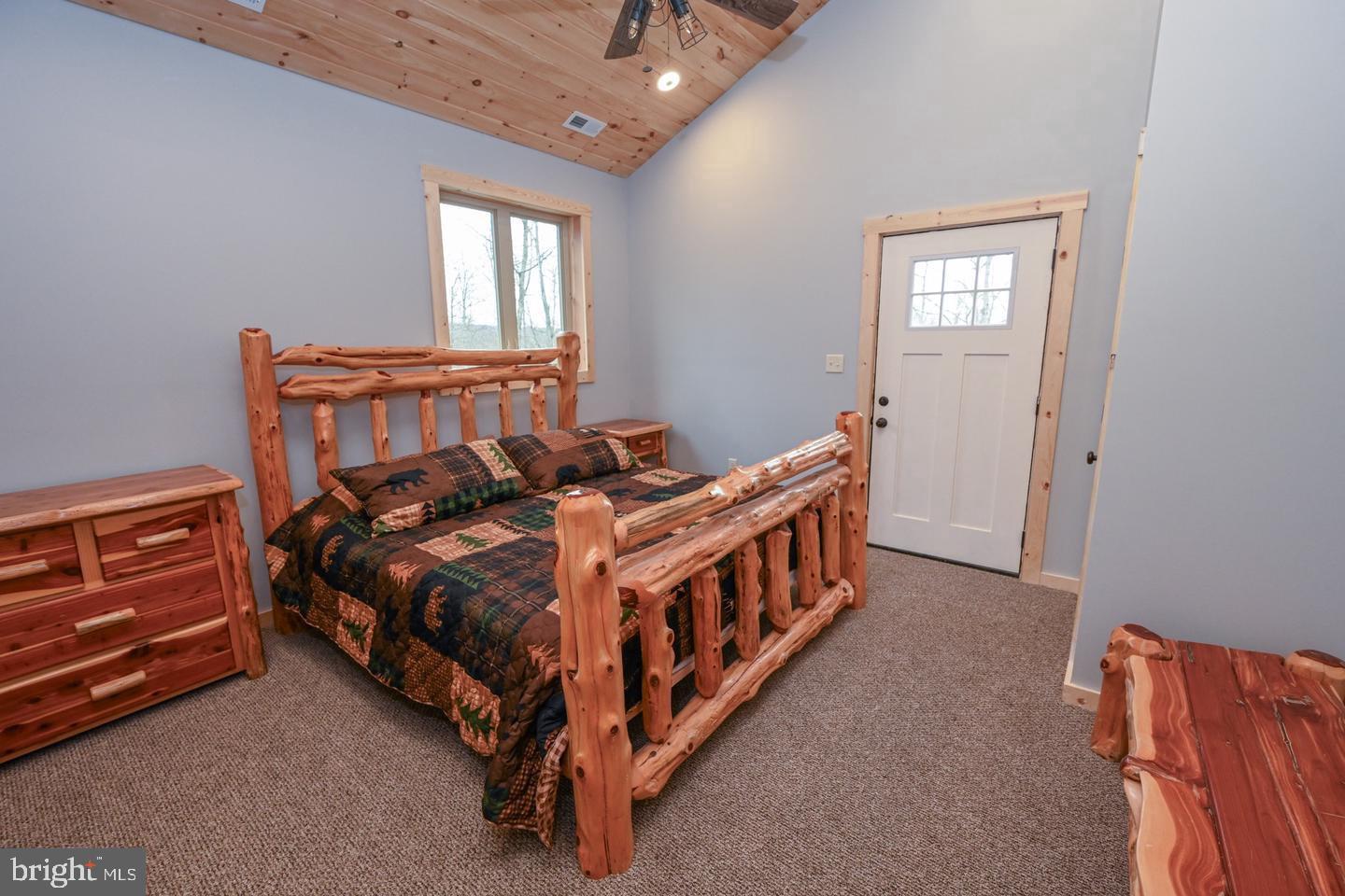 550 Fern Loop Property Photo 16