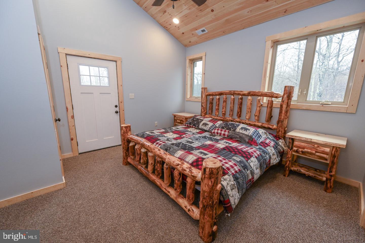 550 Fern Loop Property Photo 17